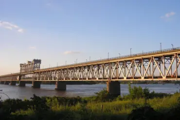 Russian Strike on Dnieper River Bridge Sparks Debate Over Strategic Implications and Potential New Conflict Phase
