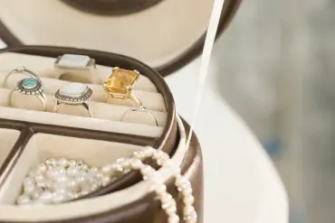 The Hidden Risks of Traveling with Jewelry: A Financial Warning