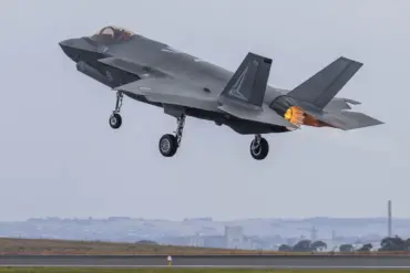 US F-35 Fighter Jet in Poland Displays Technical Issues, Flightradar24 Data Shows Code 7600